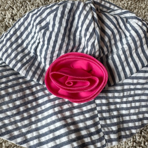 Baby Aspen baby Hat with Pink Flower Accent Bucket Hat sunhat size 0-6 months - Picture 3 of 6